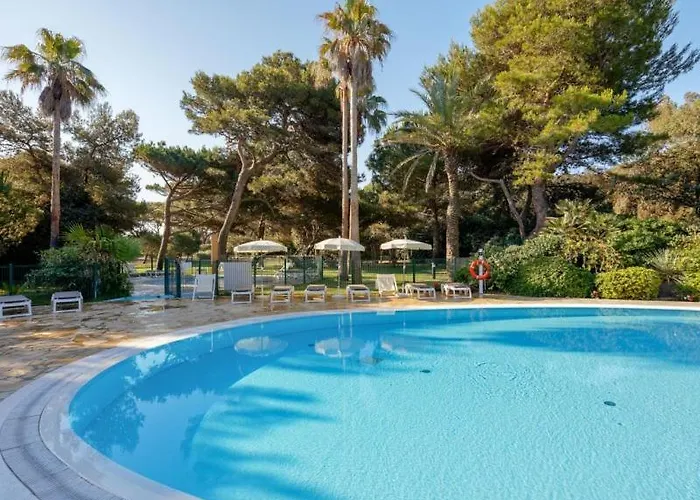 BADINE BEACH piscine balnéo clim * Hyères