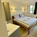 Apartment Badine Refait A Neuf Qualite Superieure Balneo Clim Piscine Hyeres