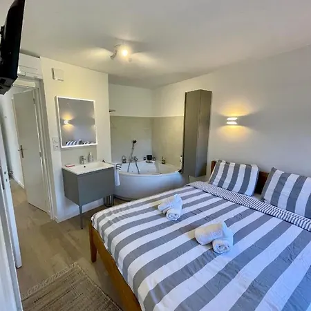 Badine Beach 5 Personnes Vue Jardin Avec Climatisation Apartment Hyeres