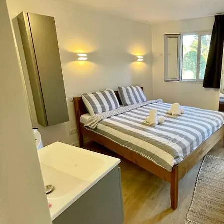Apartment Badine Beach 5 Personnes Vue Jardin Avec Climatisation Hyeres