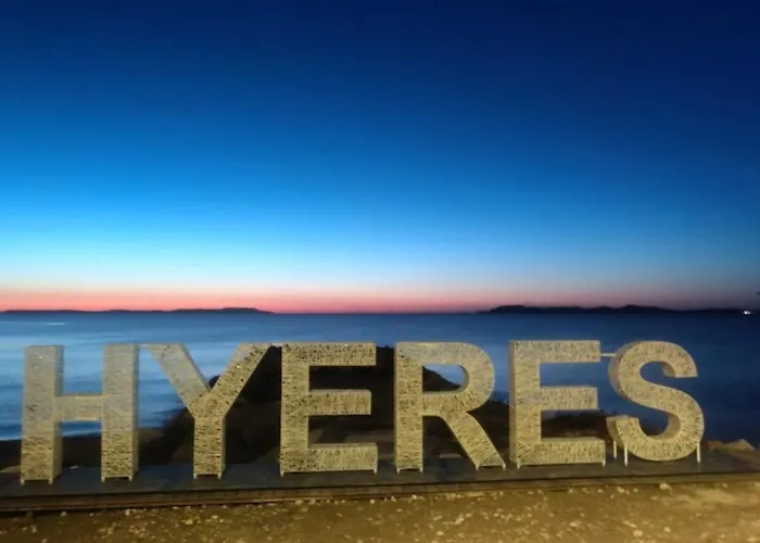 Badine Beach Refait A Neuf Qualite Superieure Balneo Clim Piscine アパート イエール